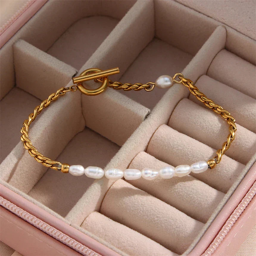 Vintage pearl bracelet with stainless steel